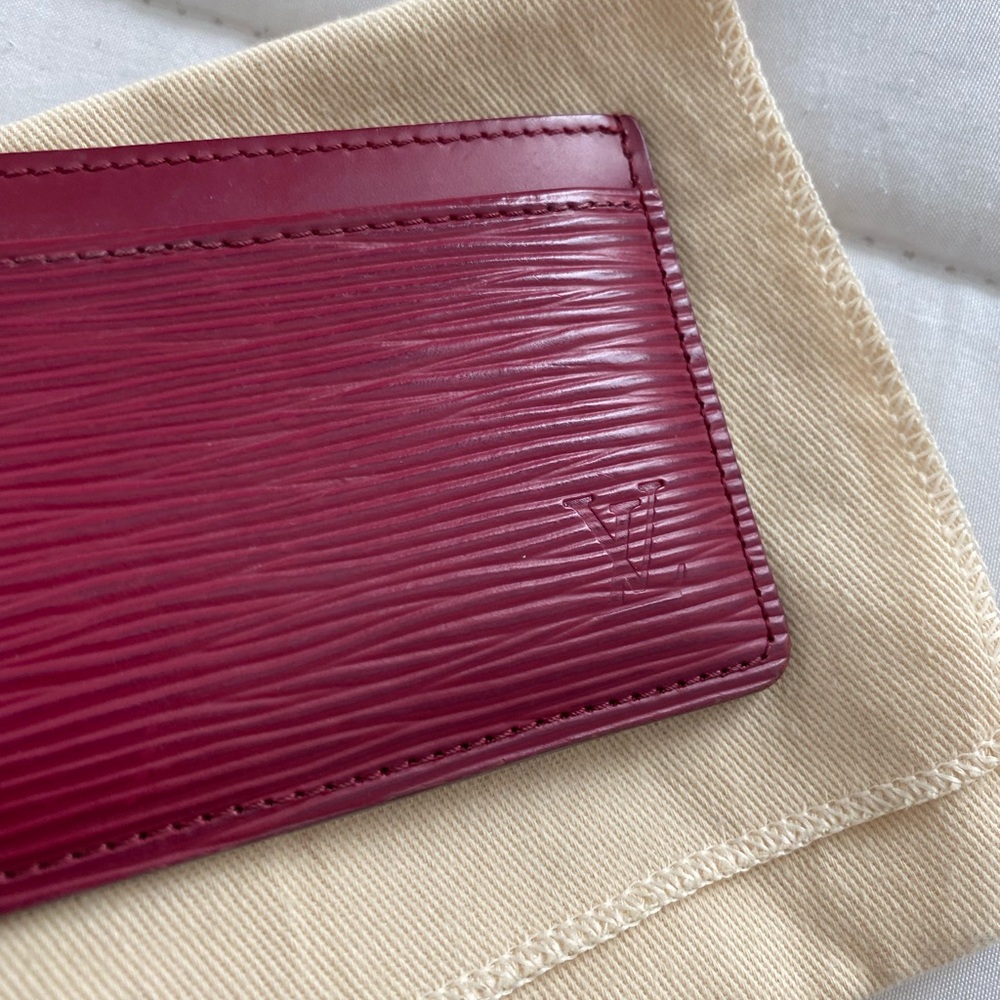 Louis Vuitton Epi Leather Fuchsia Card Holder - Picture 2 of 8